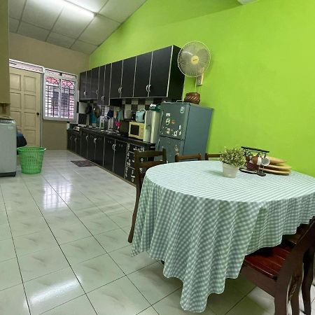 Homestaymuslim Di Teluk Intan Exterior photo