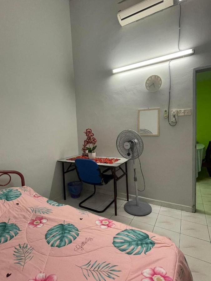 Homestaymuslim Di Teluk Intan Exterior photo