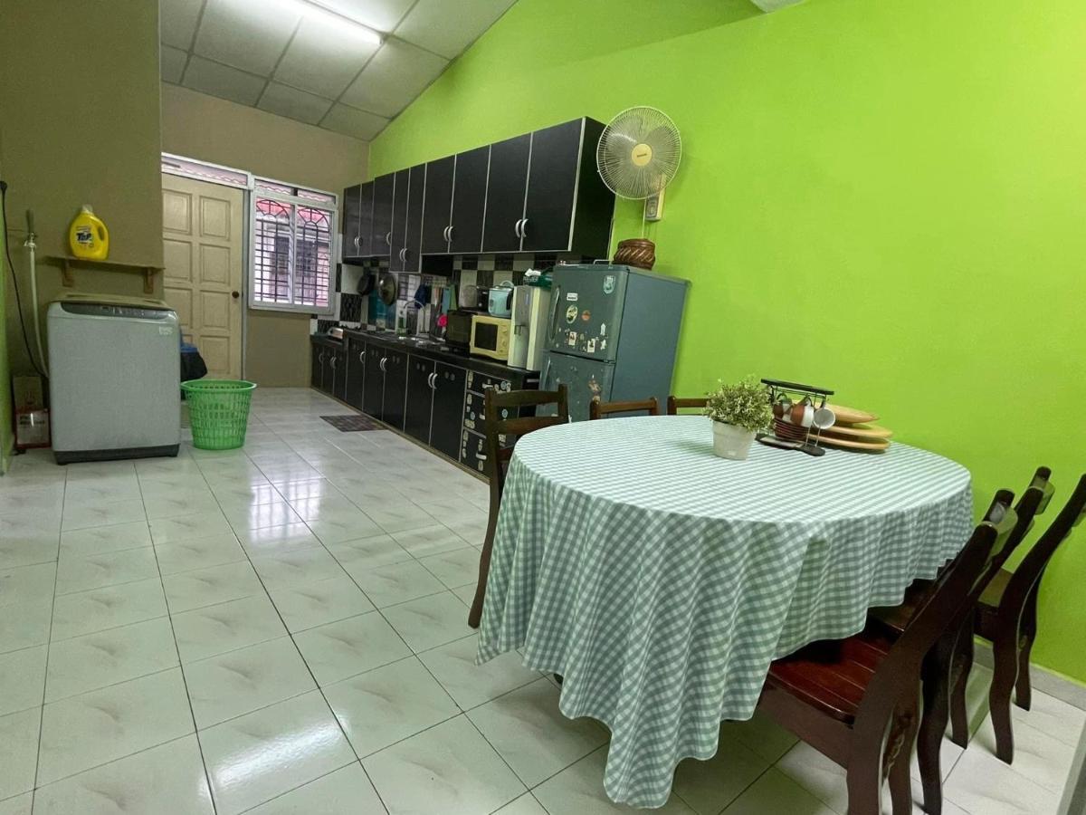 Homestaymuslim Di Teluk Intan Exterior photo