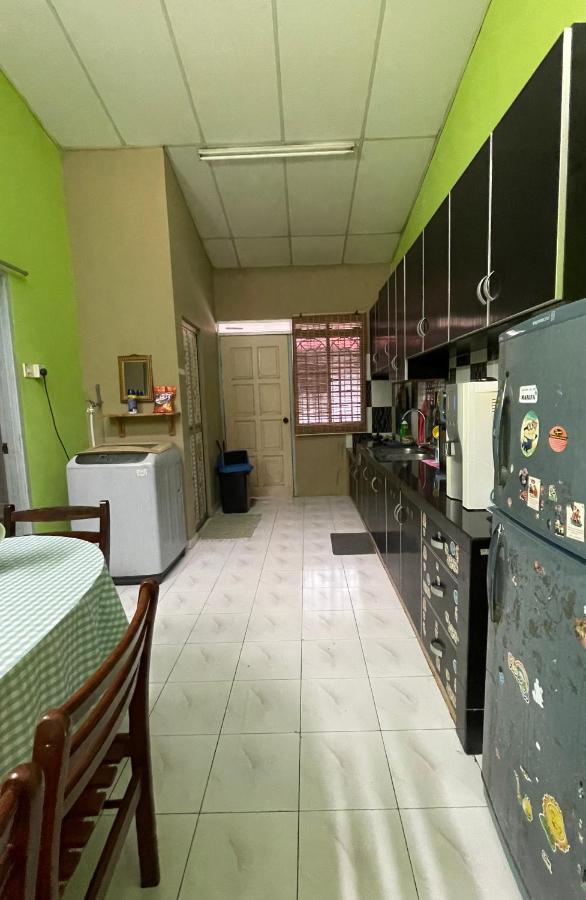 Homestaymuslim Di Teluk Intan Exterior photo