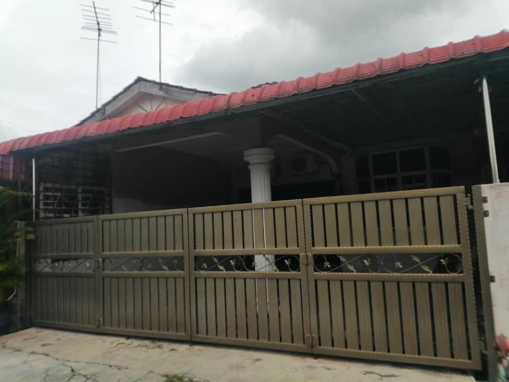 Homestaymuslim Di Teluk Intan Exterior photo